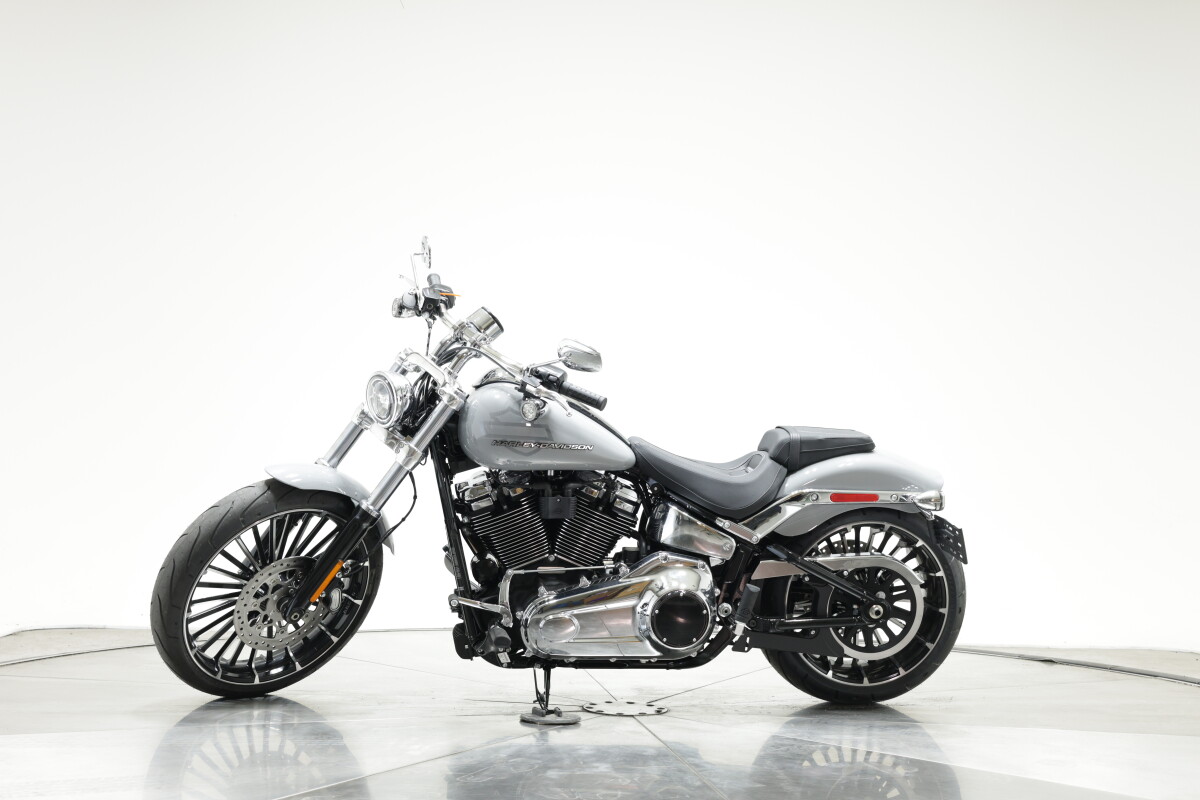 2025 Harley-Davidson FXBR Softail Breakout 117 in Billiard Gray with 10 miles - Photo 10