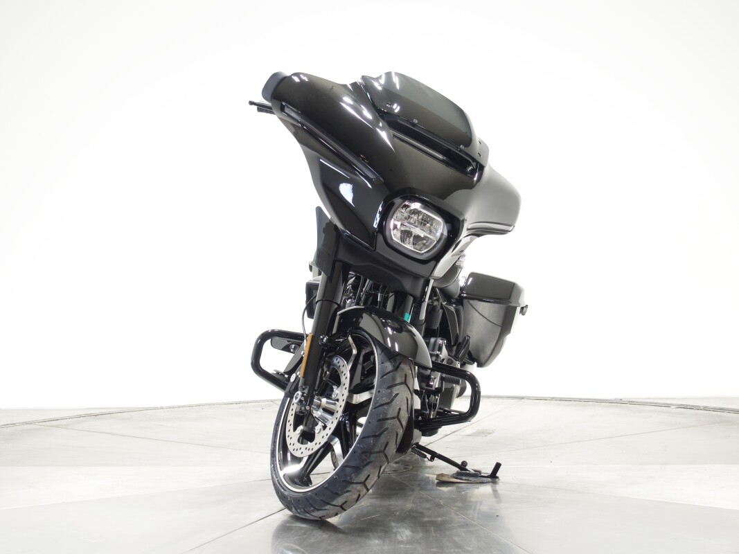 2025 Harley-Davidson FLHX Street Glide in Vivid Black with 10 miles - Photo 4