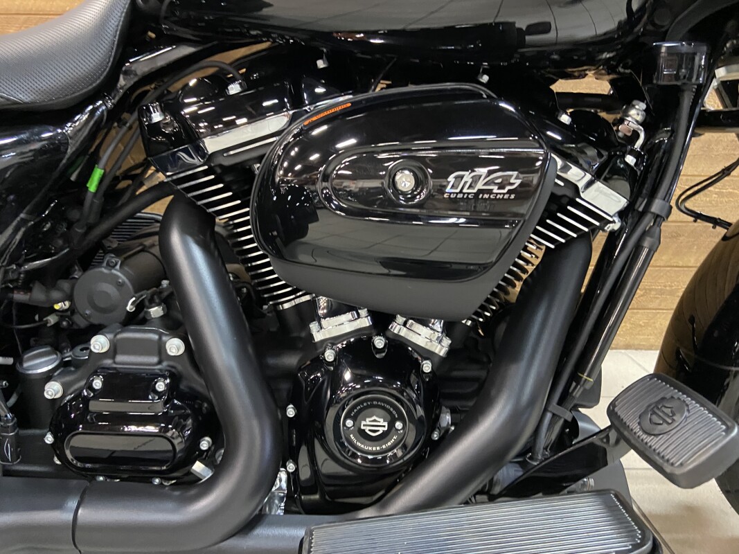 2024 Harley-Davidson Road Glide 3 Vivid Black - Black Finish FLTRT - Photo 4