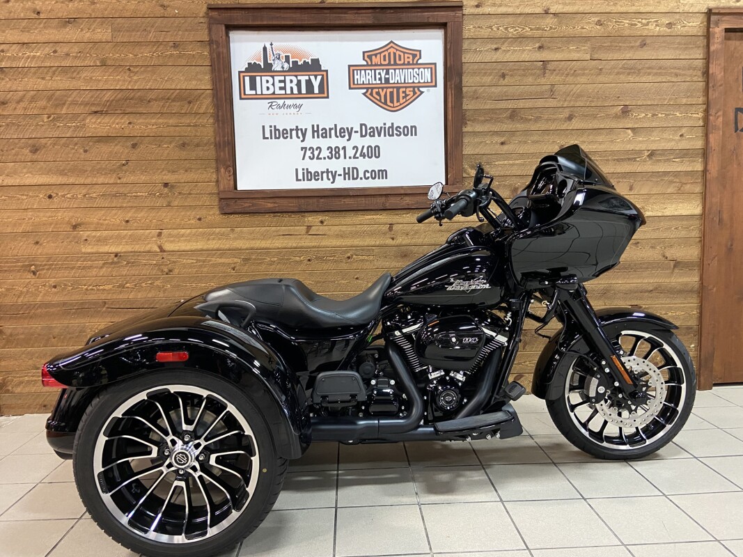 2024 Harley-Davidson Road Glide 3 Vivid Black - Black Finish FLTRT - Photo 2
