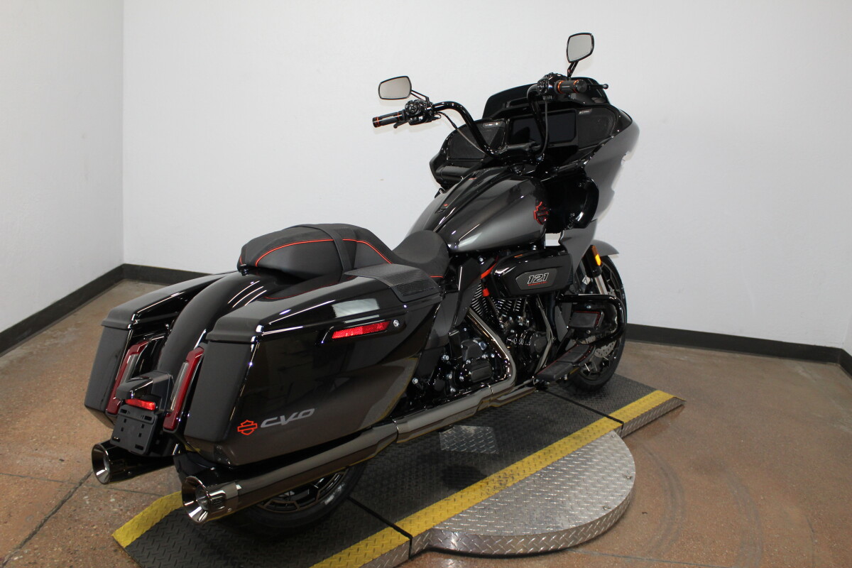 Harley-Davidson CVO Road Glide 2025 FLTRXSE 84627887 RAVEN FADE - Photo 8