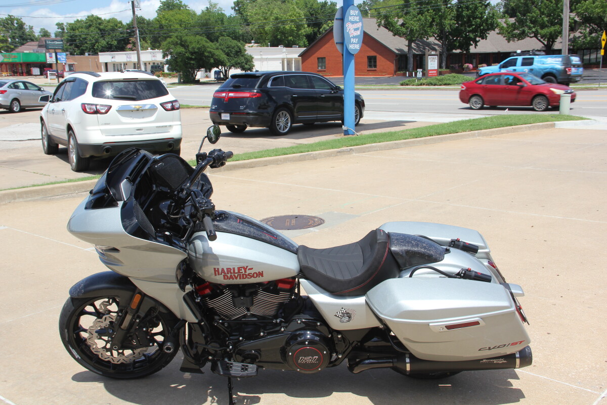 2025 Harley-Davidson CVO Road Glide ST Mercury Silver - Photo 3