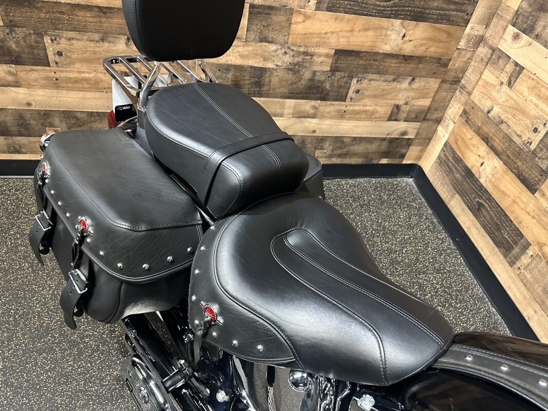 2016 Harley-Davidson Heritage Softail Classic Vivid Black FLSTC - Photo 6