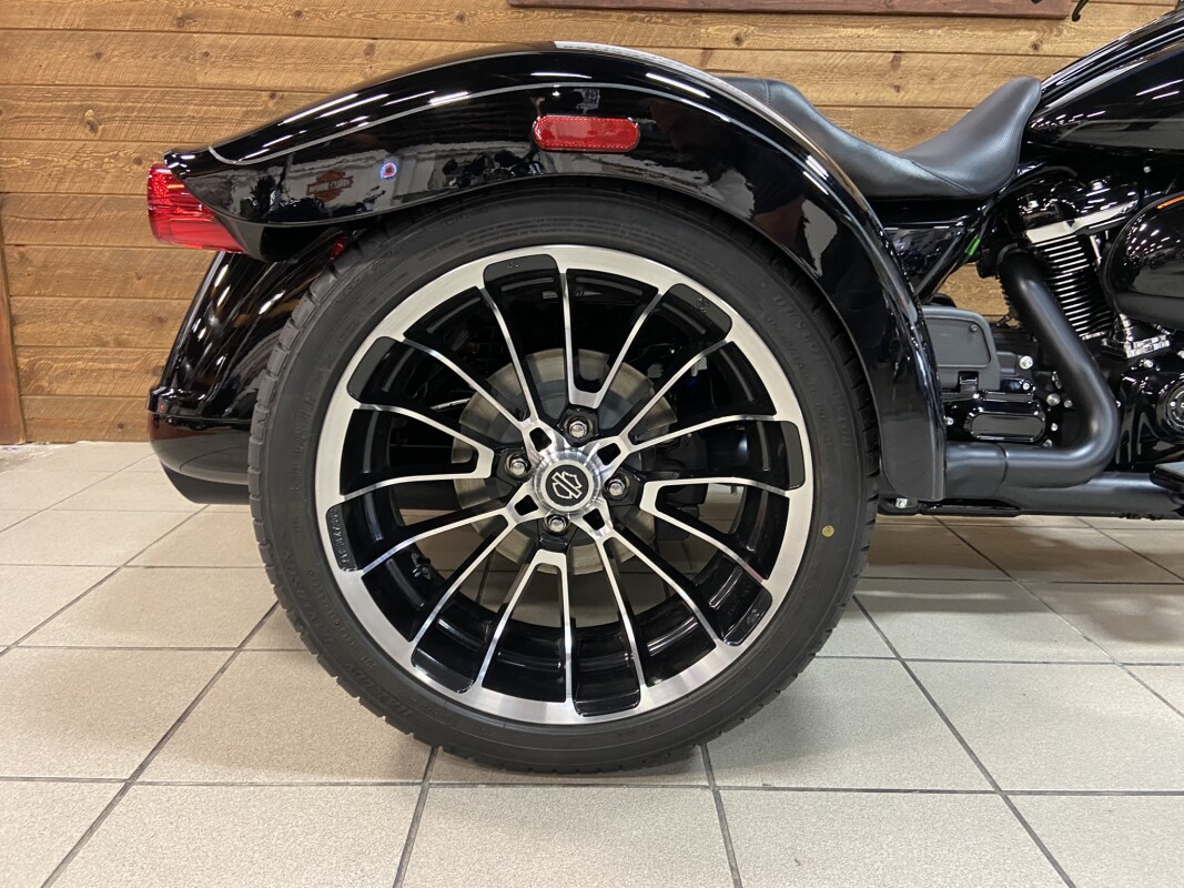 2024 Harley-Davidson Road Glide 3 Vivid Black - Black Finish FLTRT - Photo 6