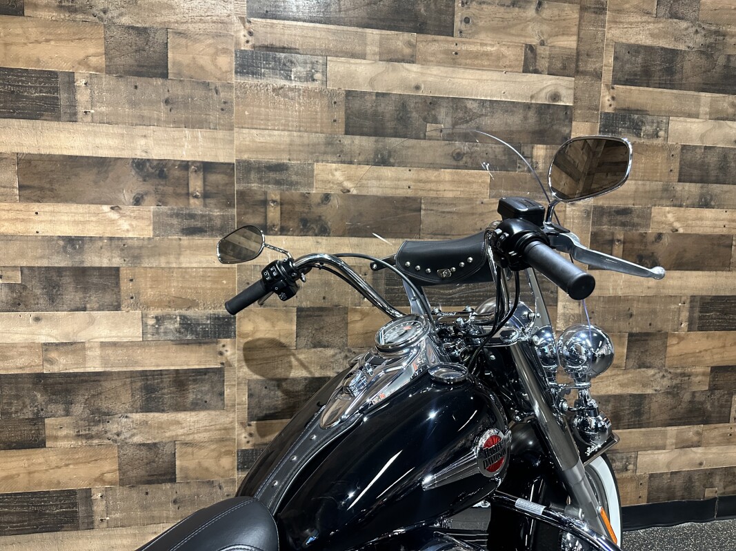 2016 Harley-Davidson Heritage Softail Classic Vivid Black FLSTC - Photo 5