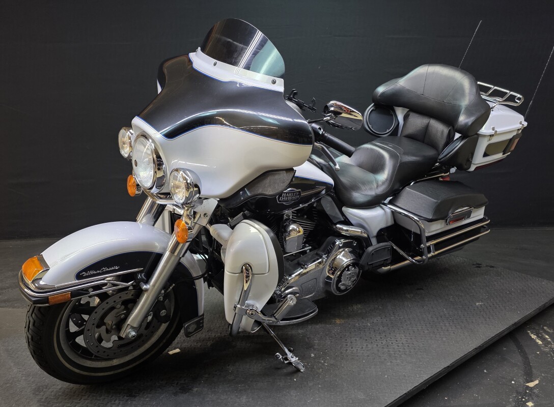 Harley-Davidson Electra Glide Ultra Classic 2008 FLHTCU WHITE - Photo 4