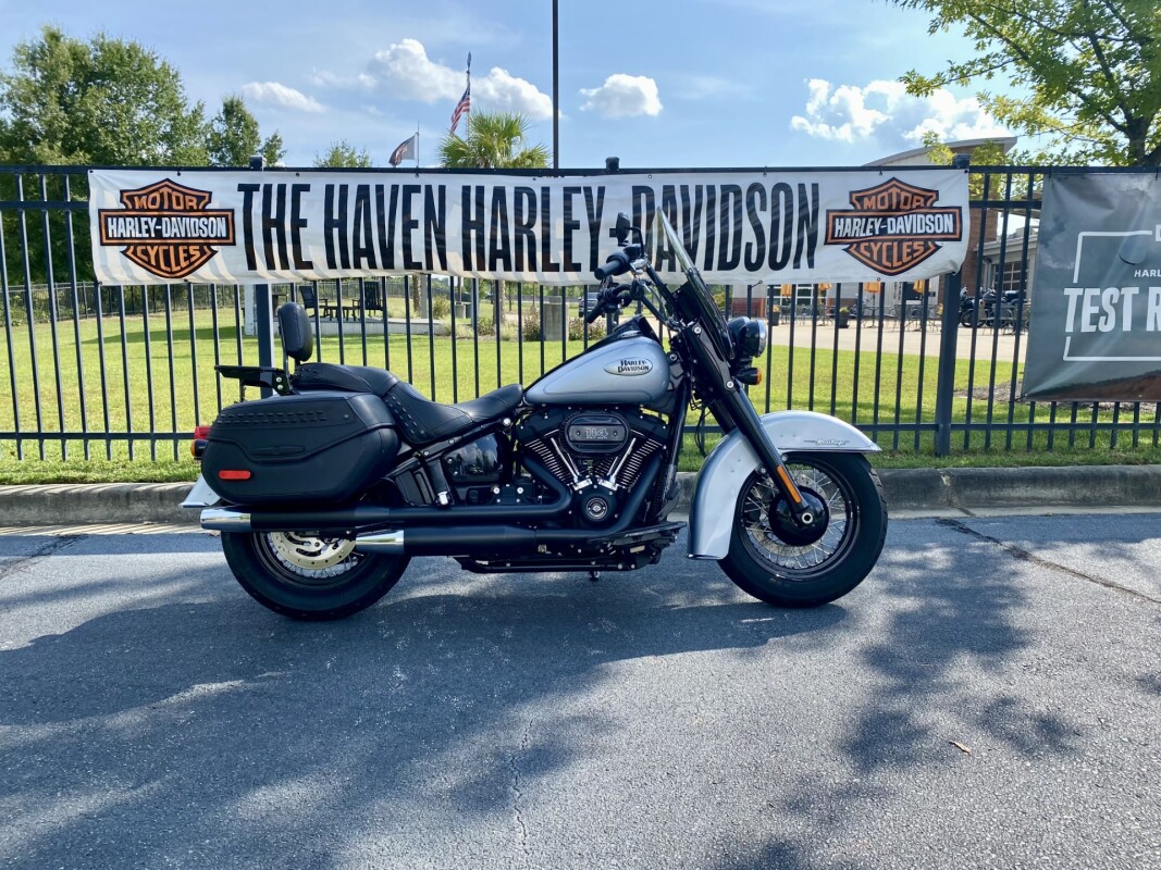 2024 Harley-Davidson Heritage Classic Atlas Silver Metallic - Black Finish