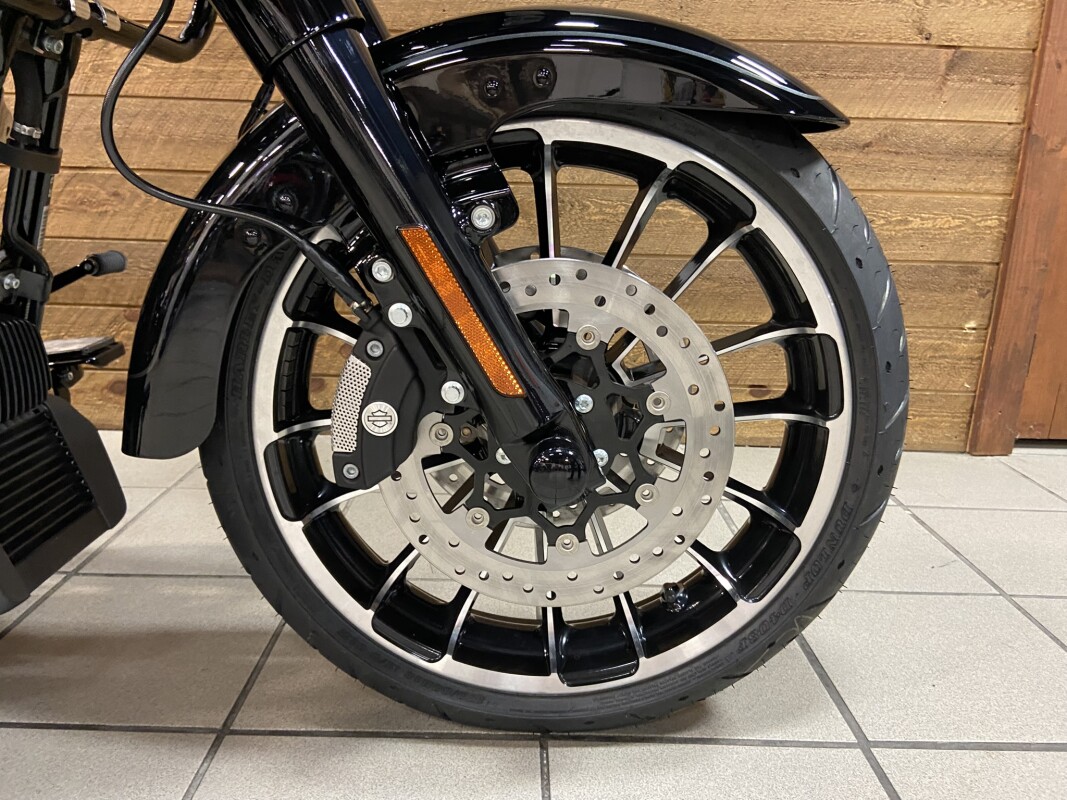 2024 Harley-Davidson Road Glide 3 Vivid Black - Black Finish FLTRT - Photo 5