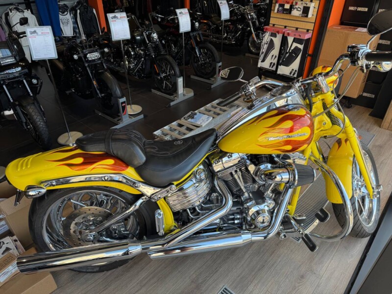 2009 Harley-Davidson® CVO Springer® Sunrise Yellow Pearl with Volcanic Fury Flames