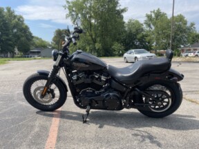 2018 Harley-Davidson® Street Bob® Vivid Black thumb 1