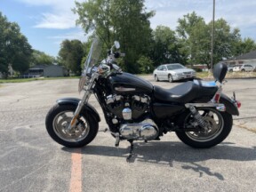2016 Sportster 1200 Custom Vivid Black thumb 0
