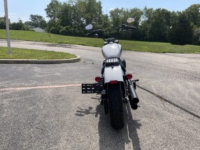 2021 Harley-Davidson® Street Bob® 114 Stone Washed White Pearl thumb 2