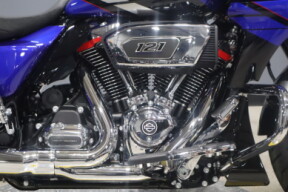 2025 Harley-Davidson® CVO™ Road Glide™ FLTRXSE thumb 2