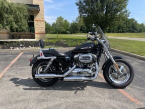 2016 Sportster 1200 Custom Vivid Black thumb 3
