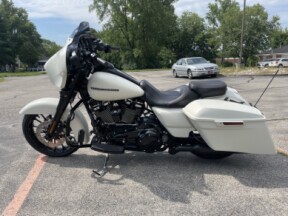 2018 Harley-Davidson® Street Glide® Special Bonneville Salt Denim thumb 1