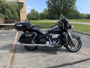 2020 Harley-Davidson® Ultra Limited Vivid Black thumb 3
