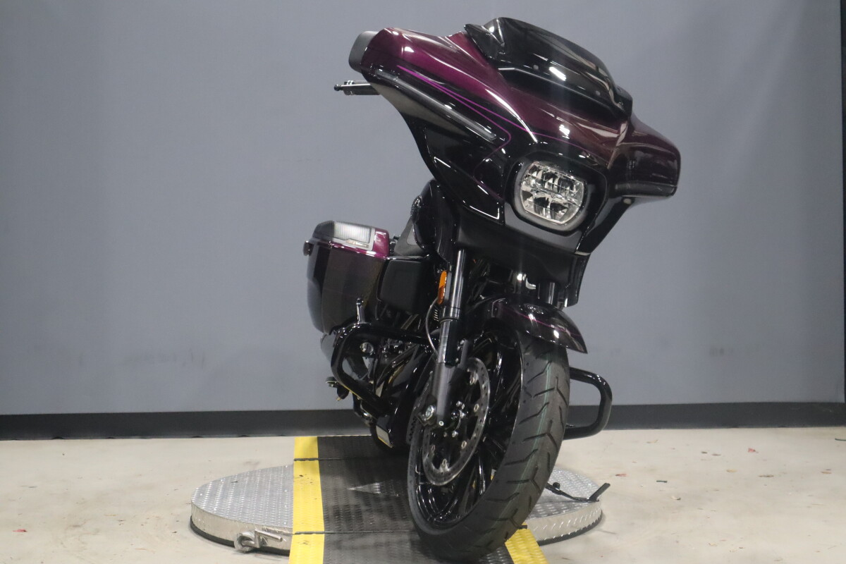 2025 Harley-Davidson® CVO™ Street Glide™ FLHXSE, photo 14