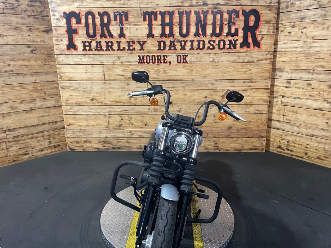 Harley-Davidson Street Bob 2020 FXBB Barracuda Silver Denim - Photo 4
