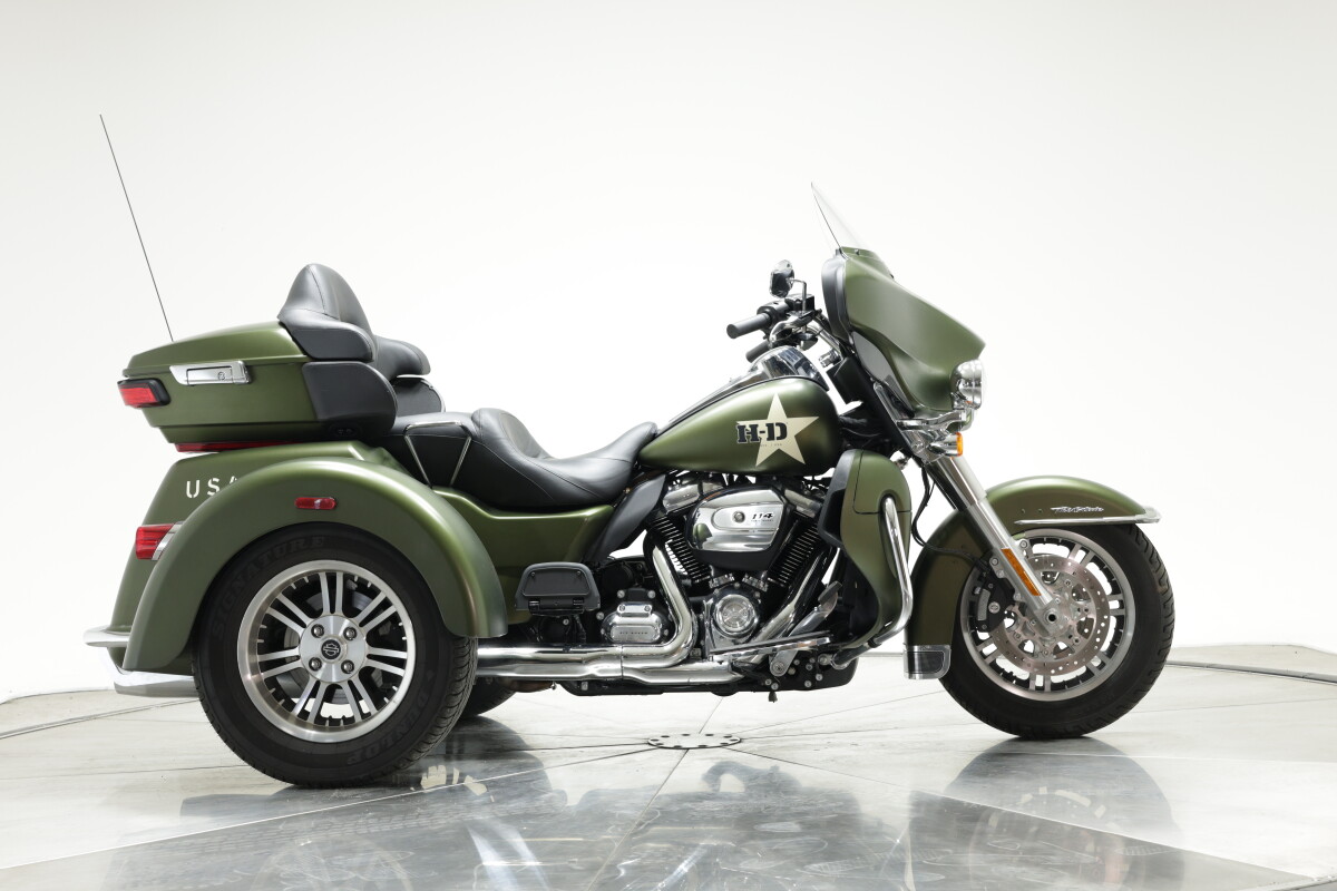 2022 Harley-Davidson FLHTCUTG Tri-Glide, Enthusiast Collection with only 1280 miles