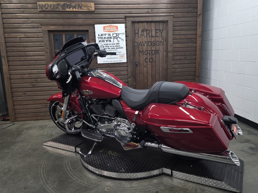 2025 Harley-Davidson Street Glide BRILLIANT RED/CHROME TRIM - Photo 4