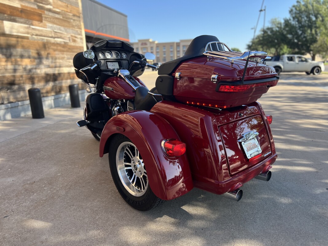 2021 Harley-Davidson Tri Glide Ultra Billiard Red - Photo 6