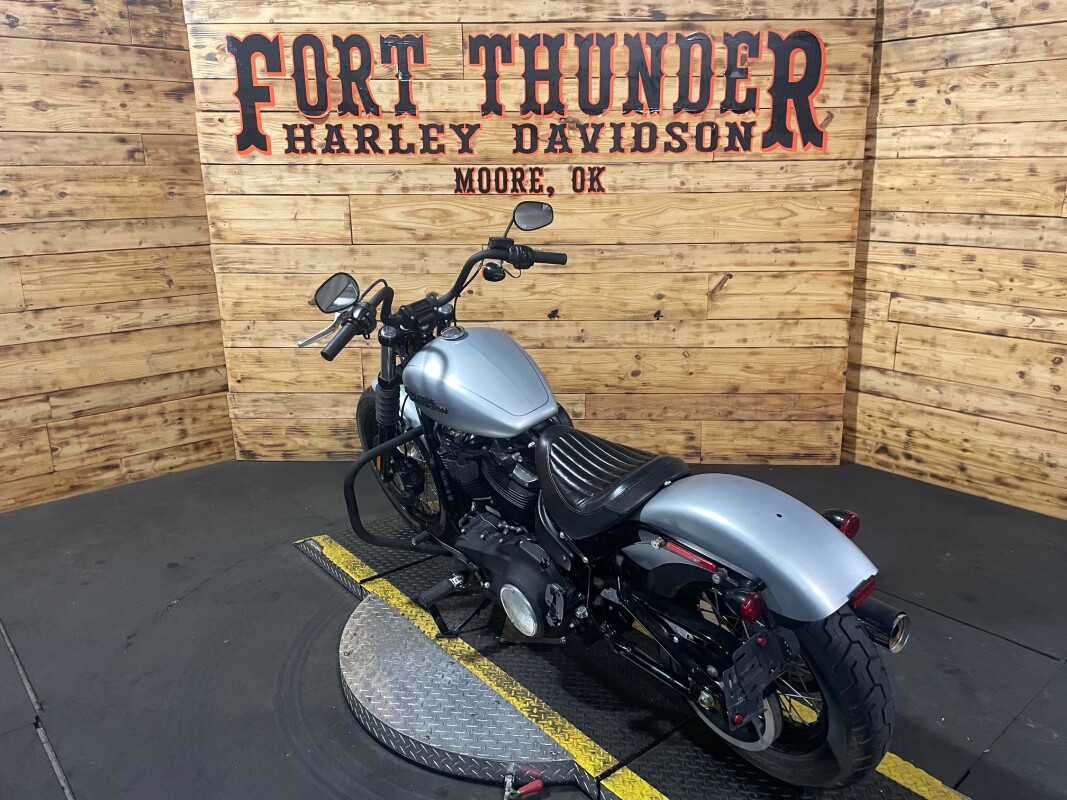 Harley-Davidson Street Bob 2020 FXBB Barracuda Silver Denim - Photo 10