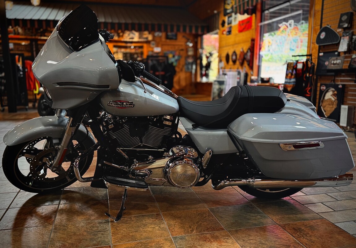 2025 Harley-Davidson Street Glide Atlas Silver Metallic - Photo 3