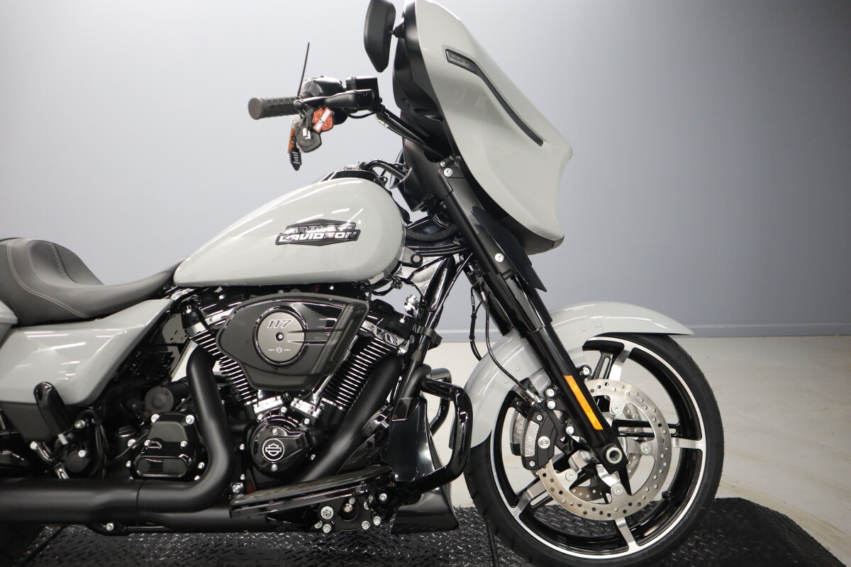2025 Harley-Davidson Street Glide FLHX - Photo 10