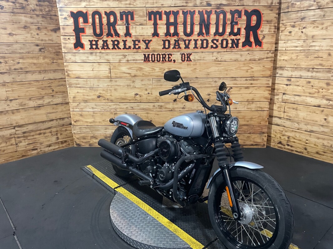 Harley-Davidson Street Bob 2020 FXBB Barracuda Silver Denim - Photo 3