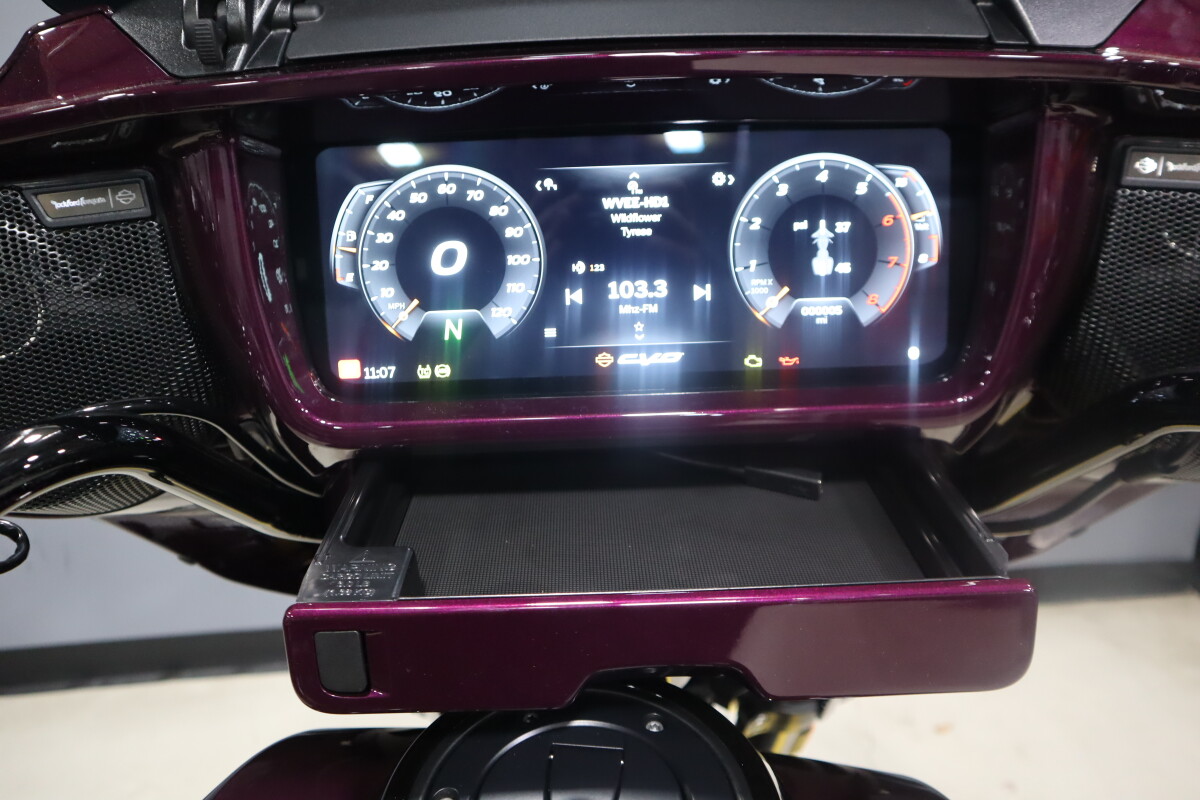 2025 Harley-Davidson® CVO™ Street Glide™ FLHXSE, photo 32