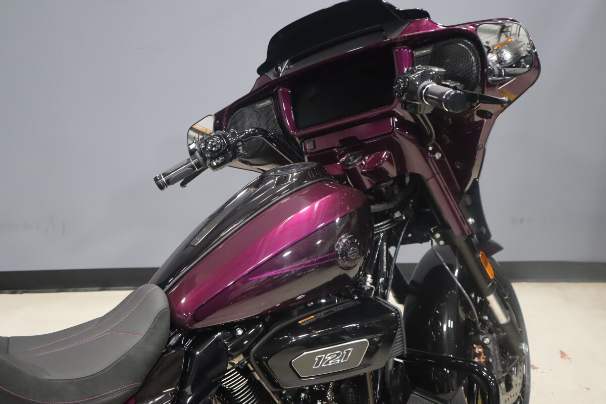 2025 Harley-Davidson® CVO™ Street Glide™ FLHXSE, photo 24