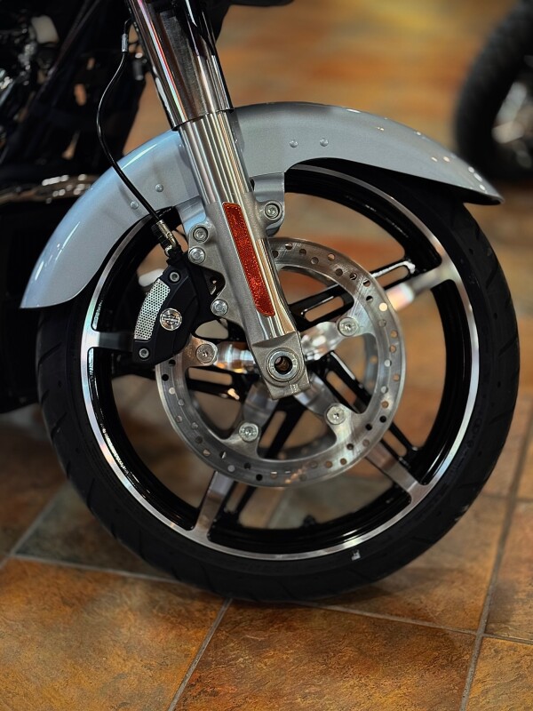 2025 Harley-Davidson Street Glide Atlas Silver Metallic - Photo 4