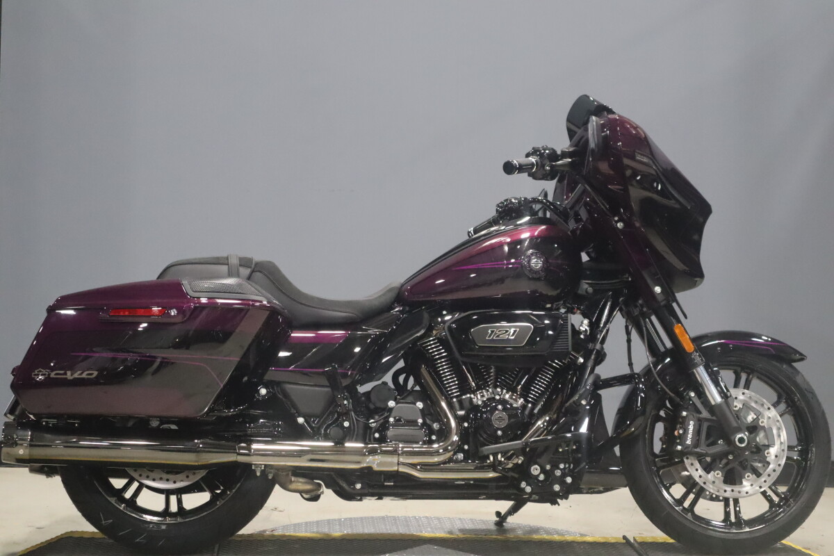 2025 Harley-Davidson® CVO™ Street Glide™ FLHXSE