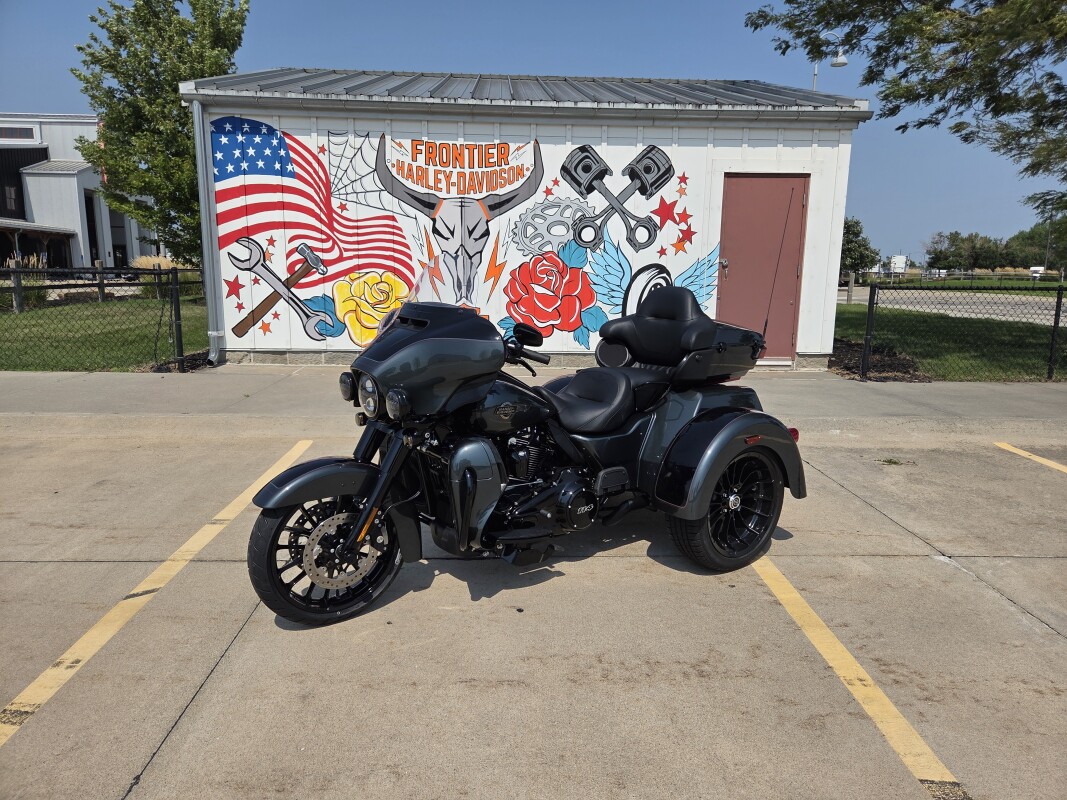 FLHTCUTG 2025 Tri Glide Ultra - Photo 5