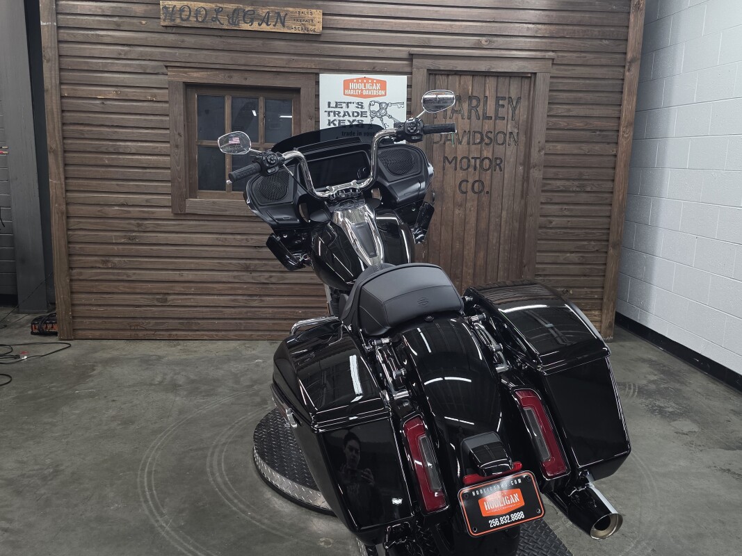 2025 Harley-Davidson Road Glide VIVID BLACK/CHROME TRIM - Photo 3