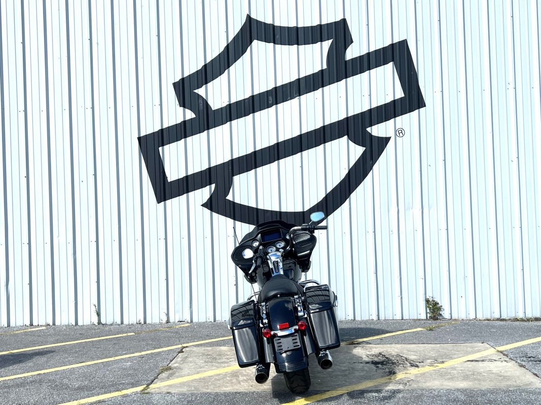 2023 Harley-Davidson Road Glide Vivid Black - Photo 2