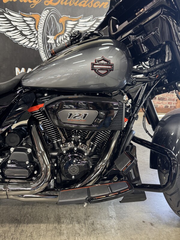 2025 Harley-Davidson CVO Street Glide FLHXSE - Photo 2