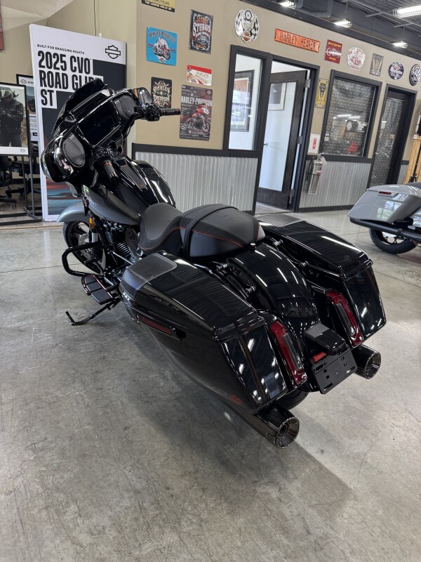 2025 Harley-Davidson CVO Street Glide FLHXSE - Photo 9