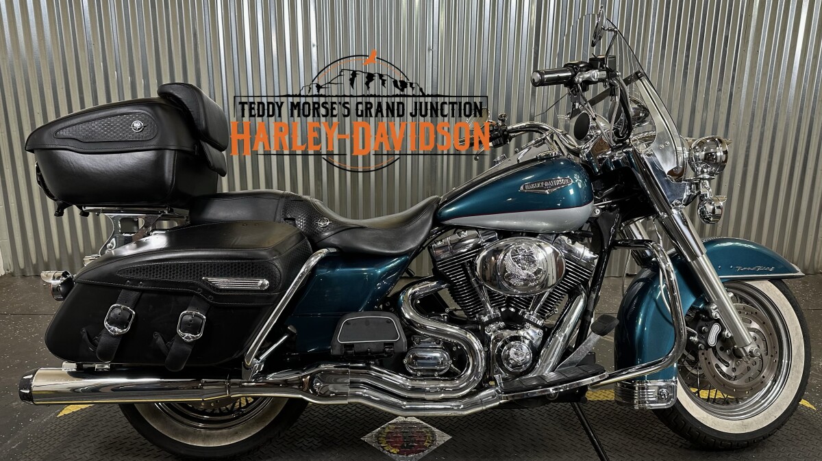2004 Harley-Davidson Road King Classic Two-Tone Luxury Teal and Brilliant Silver