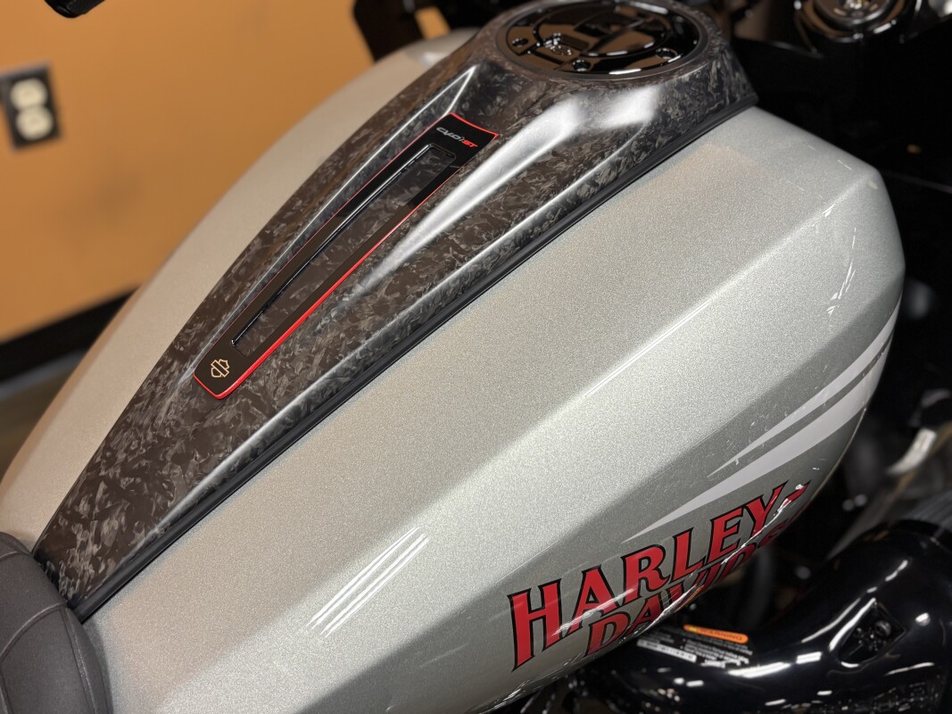 FLTRXSTSE 2025 CVO Road Glide ST - Photo 5