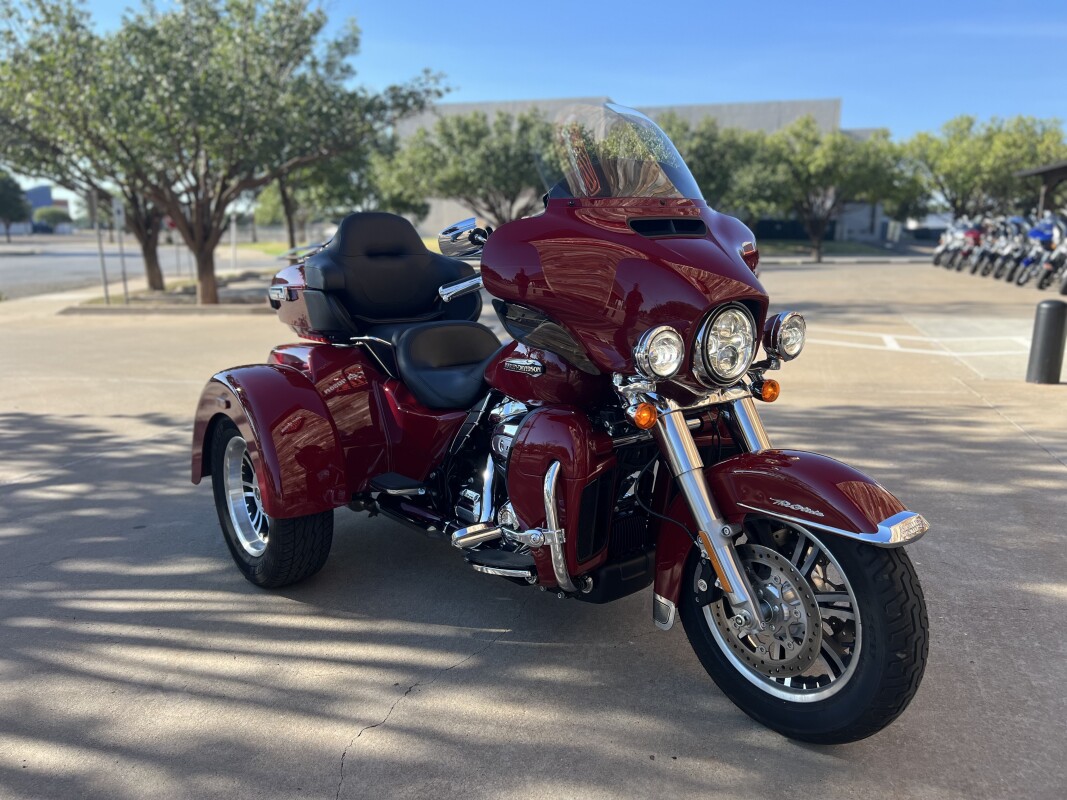 2021 Harley-Davidson Tri Glide Ultra Billiard Red - Photo 2