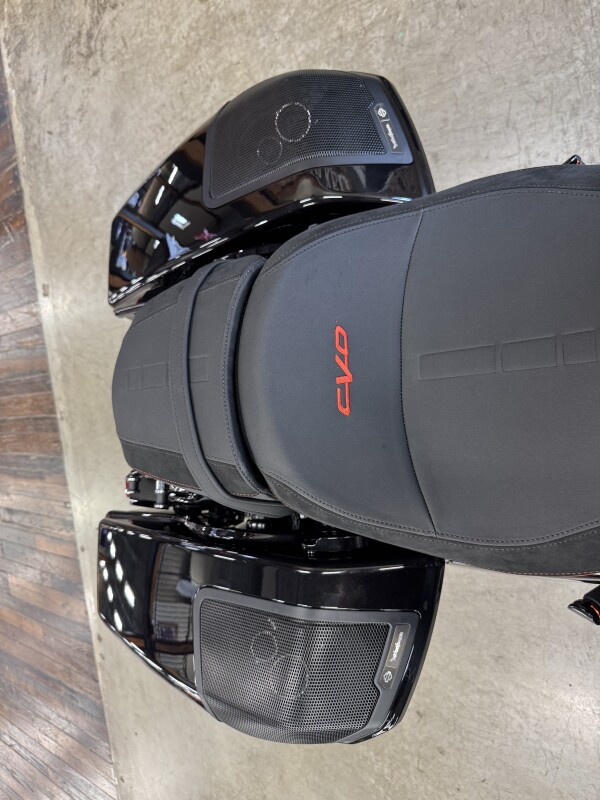 2025 Harley-Davidson CVO Street Glide FLHXSE - Photo 5