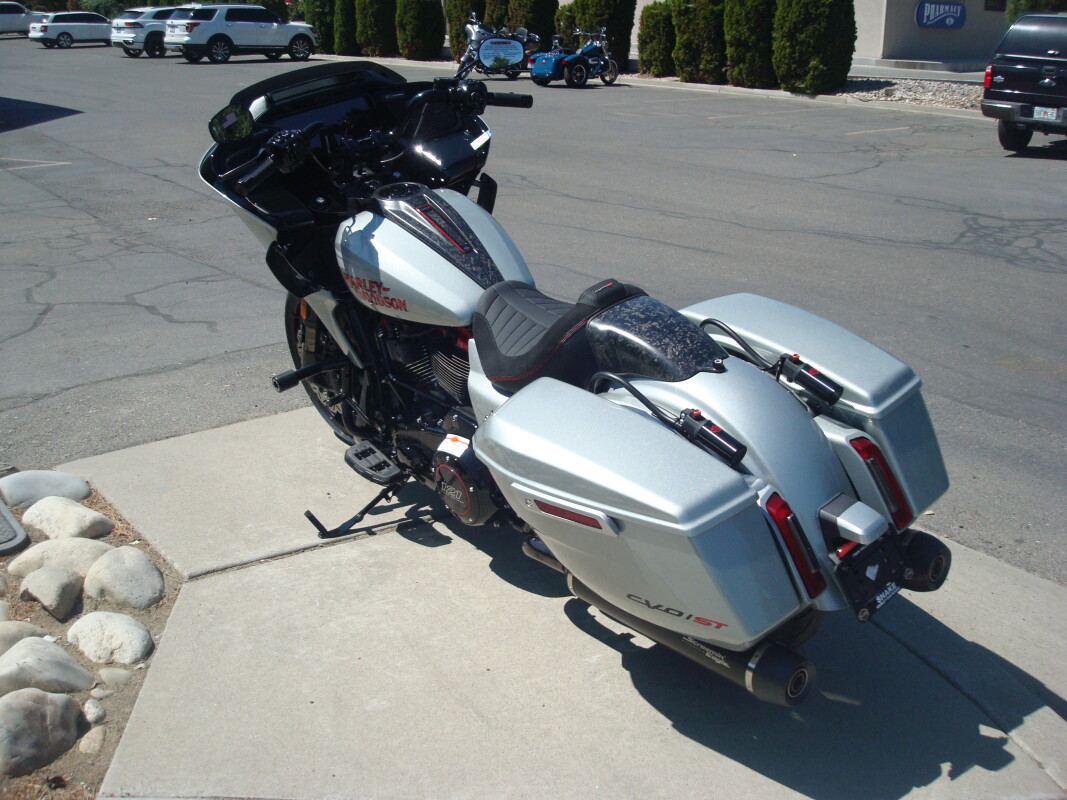 2025 Harley-Davidson CVO Road Glide ST Mercury Silver - Photo 6
