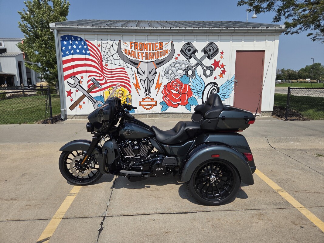 FLHTCUTG 2025 Tri Glide Ultra