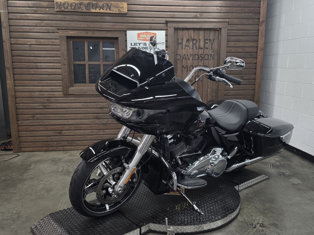 2025 Harley-Davidson Road Glide VIVID BLACK/CHROME TRIM - Photo 5