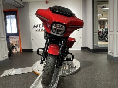 2025 Street Glide – Sleek and Refined Bagger - Photo 3