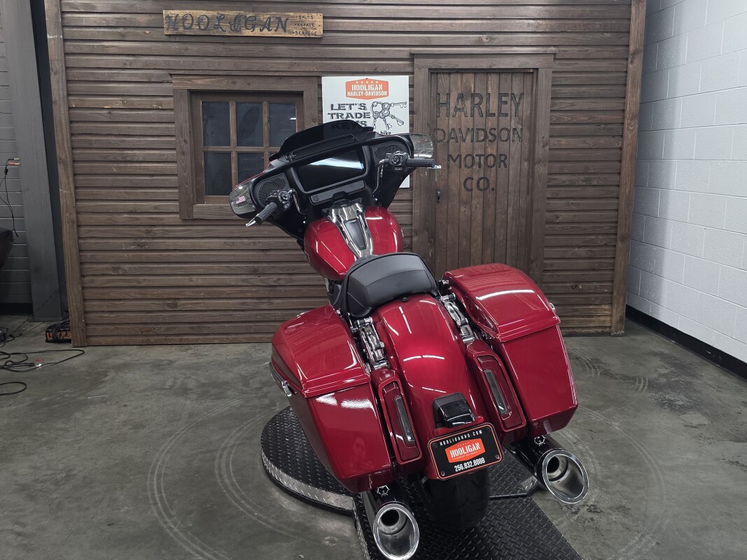 2025 Harley-Davidson Street Glide BRILLIANT RED/CHROME TRIM - Photo 3