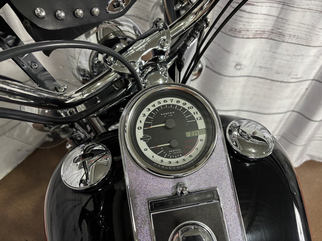 2005 Harley-Davidson Heritage Softail Classic - Photo 10