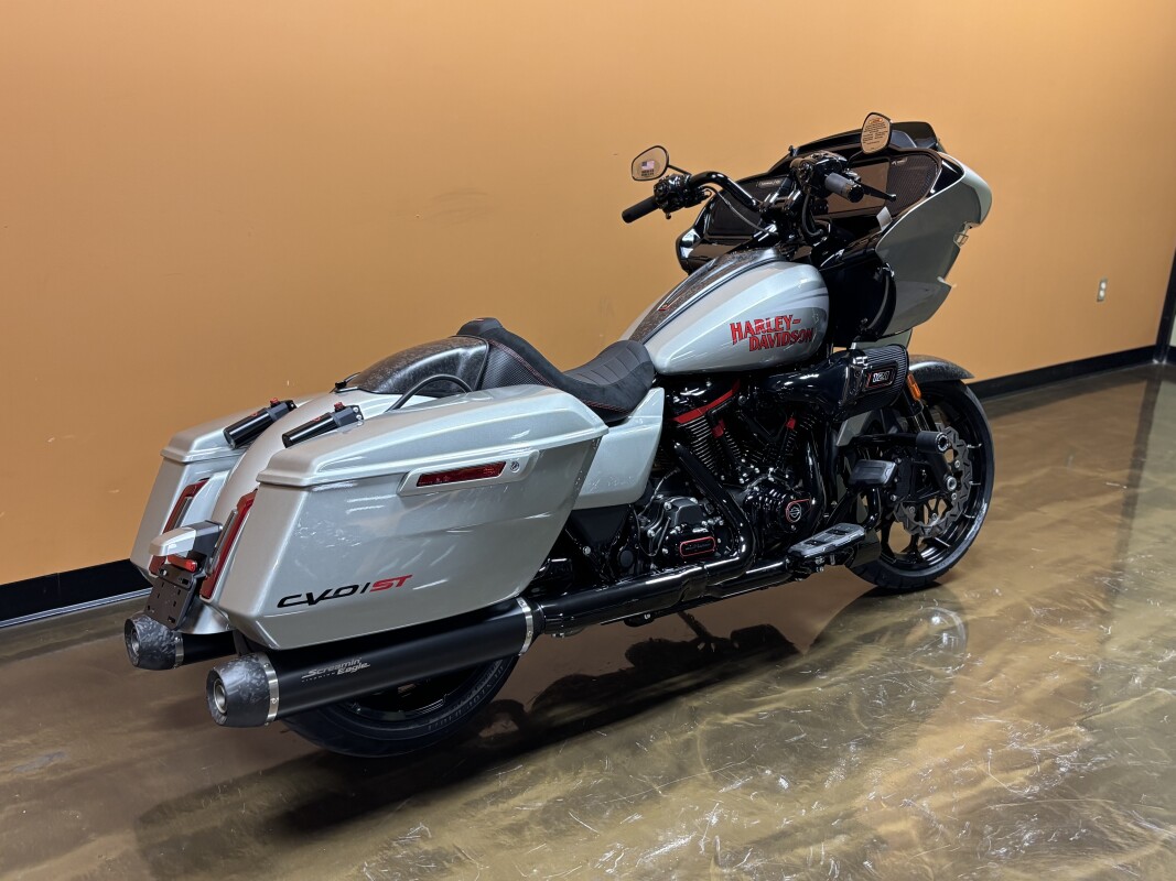 FLTRXSTSE 2025 CVO Road Glide ST - Photo 3