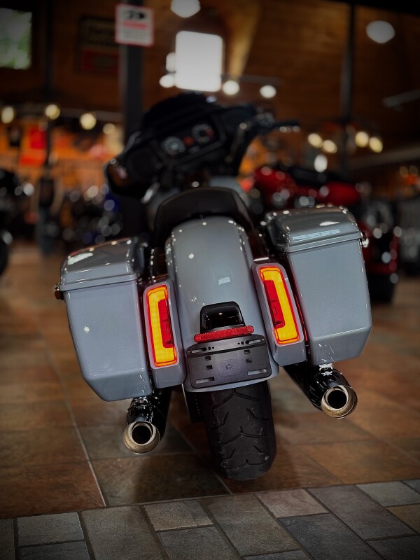2025 Harley-Davidson Street Glide Atlas Silver Metallic - Photo 8